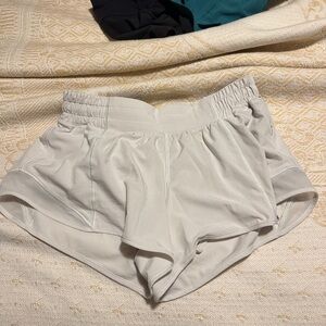 Lululemon Athletica Cream Athletic Shorts Lightweight Elastic Waist